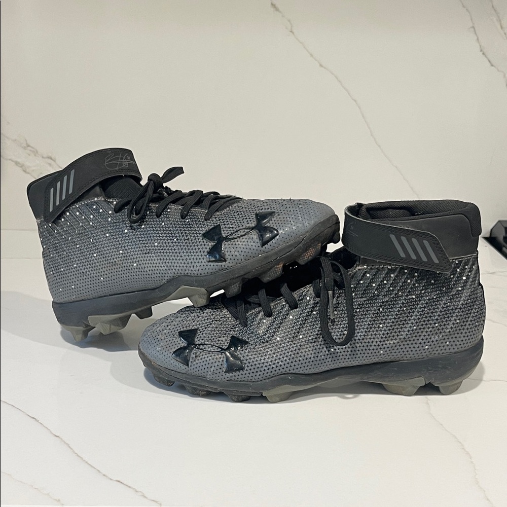 Under Armour Kids' Gray and Black Cleats size 6